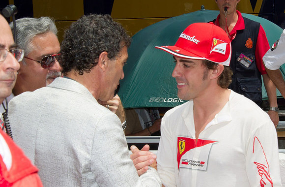 Antonio Banderasas (kairėje) ir Fernando Alonso