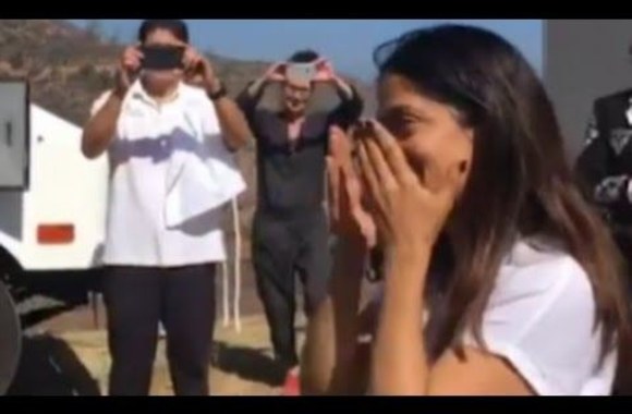 mariachis-le-cantan-a-salma-hayek-en-su-cumpleanos-numero-50