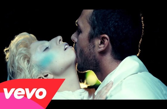 VIDEO kadras: Lady Gaga – „You And I“