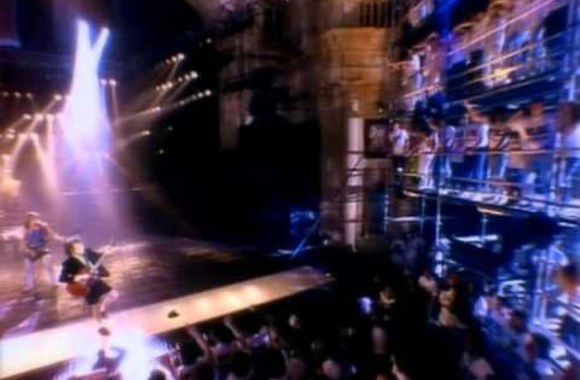 VIDEO kadras: AC/DC - Thunderstruck
