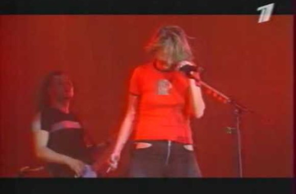 VIDEO kadras: Zemfiros daina „Sneg“ atlikta 2000 m. Rygoje