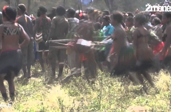 VIDEO kadras: Giedriaus Dagio viešnagė kanibalų kaime