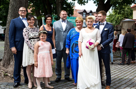 Laima Barbora Mertinaitė ir Lukas Gerbutavičius su artimaisiais