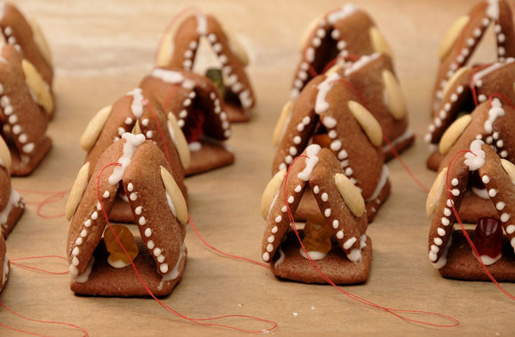 Imbieriniai namukai - jauki kalėdinės eglutės puošmena. 