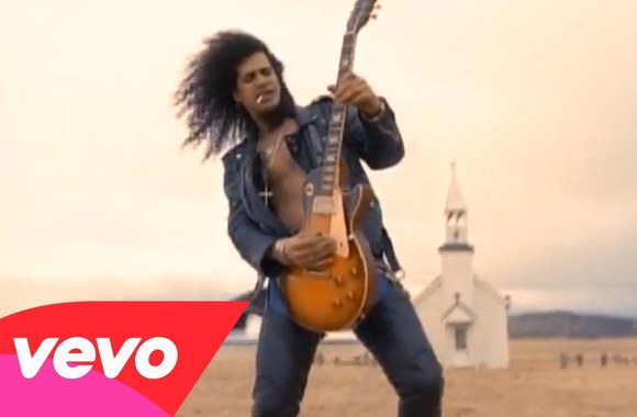 VIDEO kadras: „Guns N\' Roses“ „November Rain“