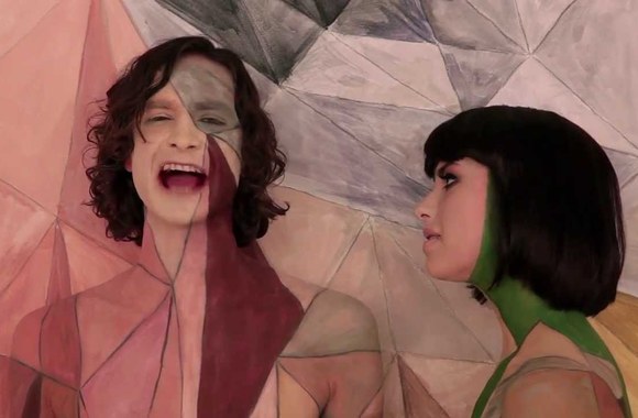 VIDEO kadras: „Somebody That I Used To Know“ – Gotye feat. Kimbra