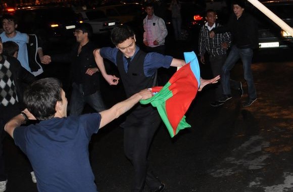 Džiaugsmas gatvėse liejosi laisvai.