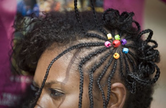 Afrikietiškų šukuosenų fiesta