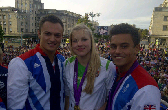 Rūta Meilutytė ir Antony Jamesas (kairėje)