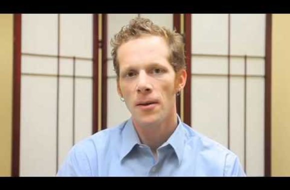 VIDEO kadras: Masažo pratimai, padedantys atsikratyti galvos skausmo