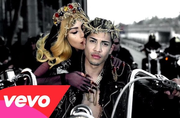 VIDEO kadras: Lady GaGa „Judas“ 