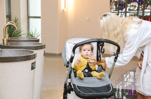 Ineta Stasiulytė su Deividu Meškausku ir dukra Frėja Druskininkuose/Kristinos Kučinskaitės nuotr.