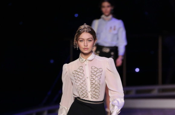 „Tommy Hilfiger“ 2016 m. rudens-žiemos kolekcijos modelis