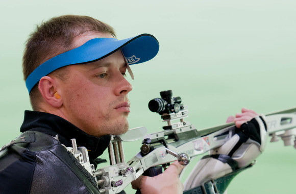 Karolis Girulis antrojoje šaudymo 50 metrų atstumu rungtyje / Kipro Štreimikio nuotr.