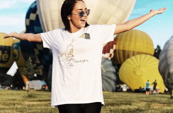 Iglė Bernotaitytė ėmėsi kurti marškinėlius su savo piešiniais/Asmeninio  archyvo nuotr.