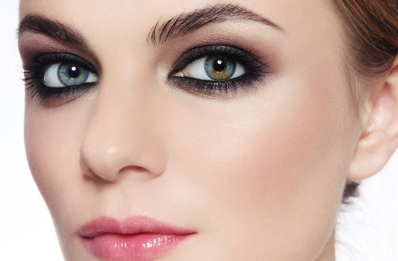 Padūmavusių akių makiažas