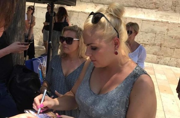 Klaipėdos pilies džiazo  festivalio entuziastų kelionės į Valensiją akimirkos. Viktorija Pilatovič dalijo autografus