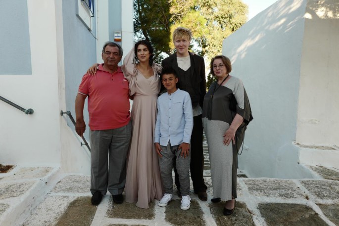 Vasilijus Barchatovas ir Asmik Grigorian su šeima – tėčiu Gehamu Grigorianu, mama Irena Milkevičiūte ir sūnumi Nojumi / Timofey Kolesnikov nuotr.