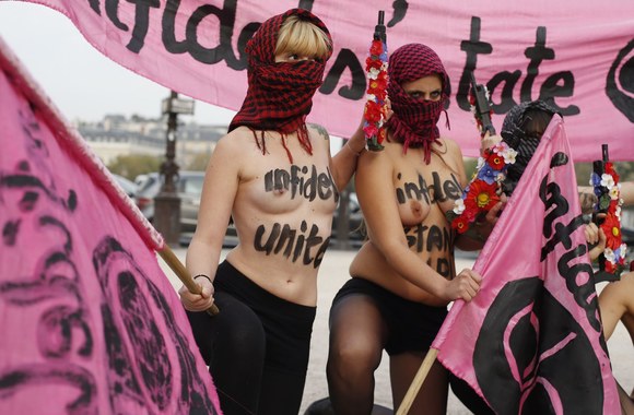 „Femen“ protestas Paryžiuje 