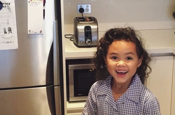 taikliosios-riley-dashwood-reakcijos-ir-bandymai