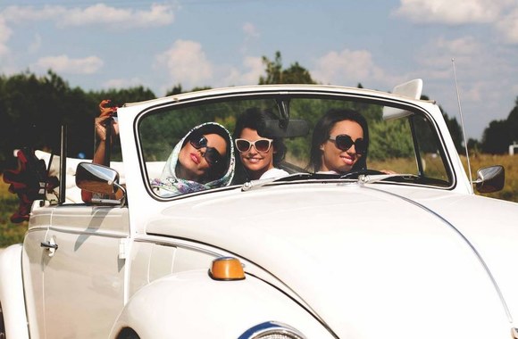 Grupė „Projektas Kitokios“: Indrė Burlinskaitė, naujokė Laura ir Greta Lebedeva