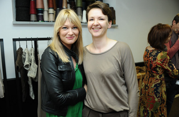 Lavija Šurnaitė-Kairienė ir dizainerė Asta Mackevičienė (dešinėje)