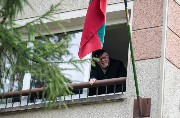 Choro „Ąžuoliukas“ staigmena Vytautui Landsbergiui / Pauliaus Peleckio / „ŽMONĖS Foto“ nuotr.