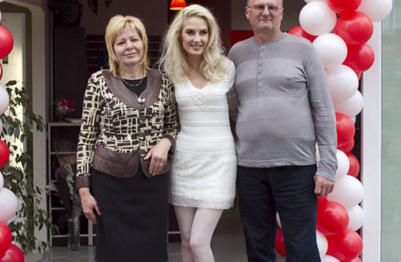 Kristina Ivanova su tėvais Jonu ir Natalija