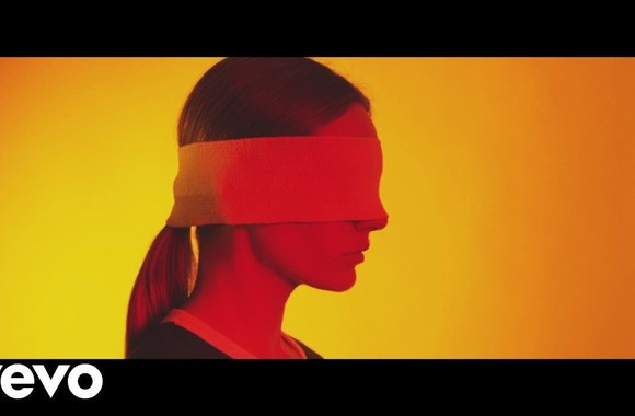 kings-of-leon-waste-a-moment