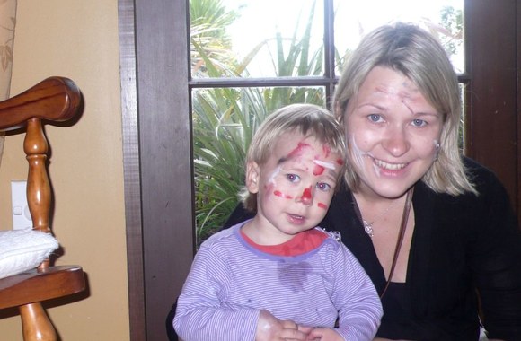 Gretos ir Kasparo bandymas atkartoti maorių kūno puošybą