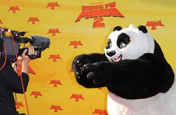 Panda pozuoja fotografams