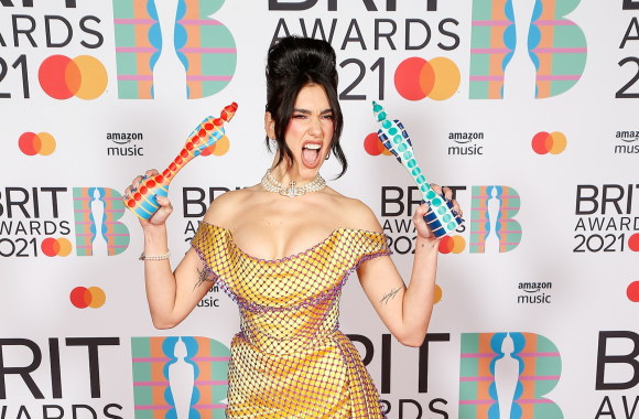Dua Lipa  „Brit Awards“ apdovanojimuose