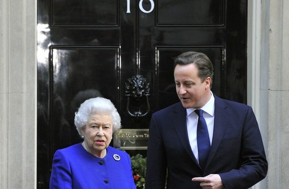 Karalienė Elizabeth II ir Davidas Cameronas