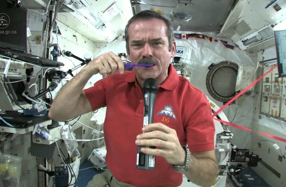 chris-hadfield-brushes-his-teeth-in-space