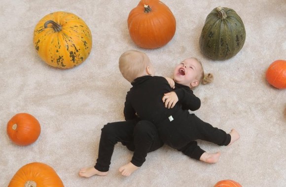 Erika Purauskytė su dukromis švenčia Heloviną