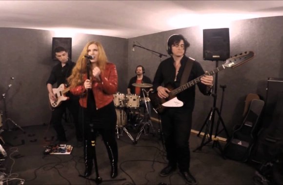 ten-live-by-donata-with-cherry-white