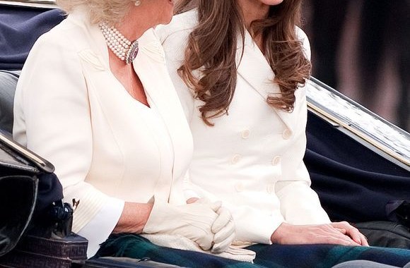 Camilla Parker-Bowles ir  Kembridžo hercogienė Catherine