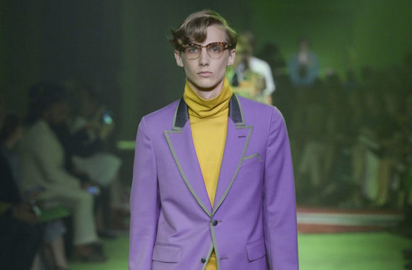 „Gucci“ 2017 m. pavasario-vasaros vyrų kolekcijos modelis