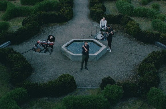 golden-parazyth-theres-no-past-live-from-the-botanical-garden