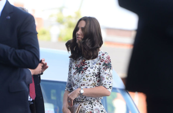 Tūkstantinė minia pasitiko princą Williamą ir Catherine