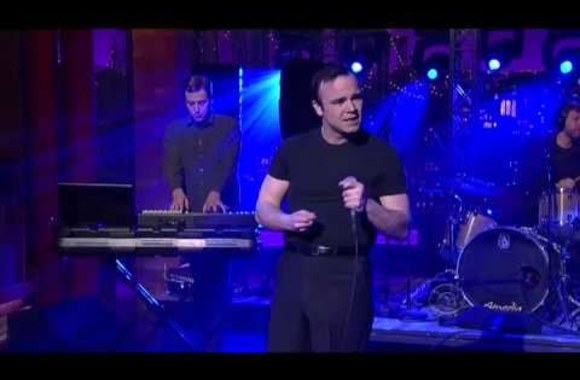 future-islands-seasons-letterman-3314