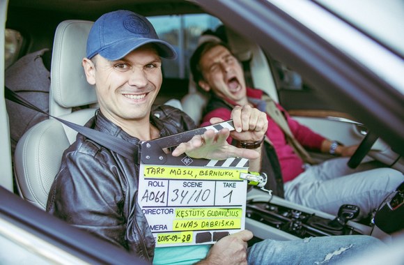 kaip-buvo-filmuojama-komedija-tarp-musu-berniuku