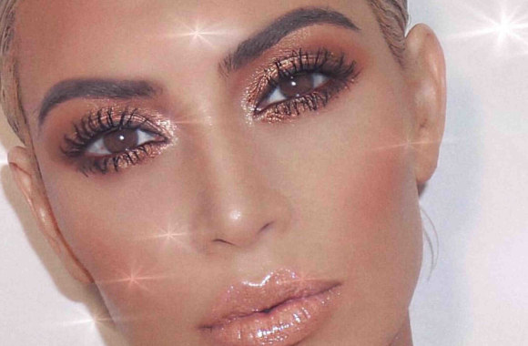 Kim Kardashian - ir vėl pasikeitusi