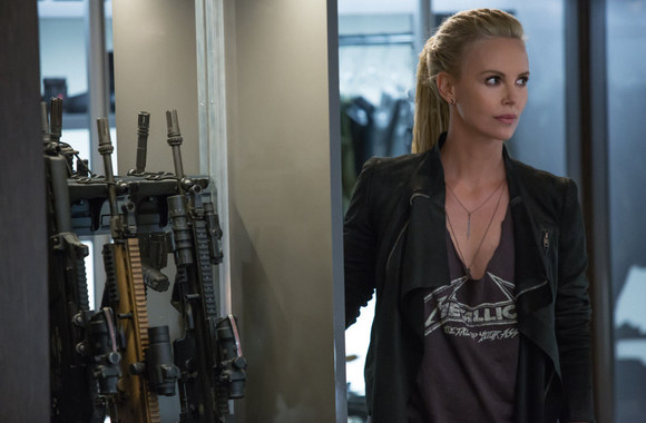 Charlize Theron filme „Greiti ir įsiutę 8“