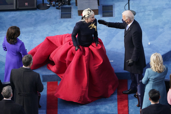 JAV prezidentas Joe Bidenas ir Lady Gaga / „Scanpix“/AP nuotr.