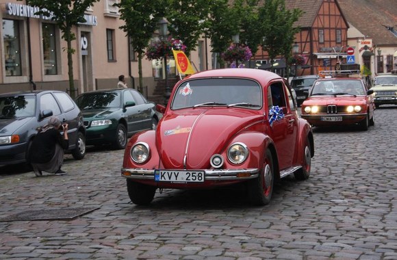 Senovinių automobilių paradas