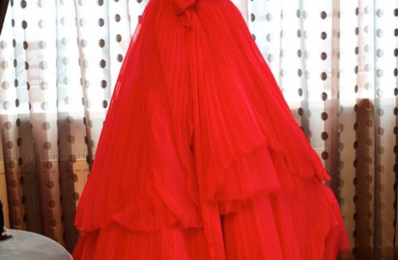 „Femmes Fatales“ suknelės klientėms pristatytos „RJ grožio klinikoje“