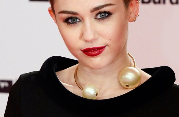 Miley Cyrus švenčia 21-ąjį gimtadienį