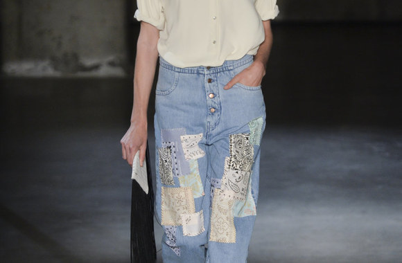 „Maison Martin Margiela“ mados namų kolekcijos modelis (Paryžius) 