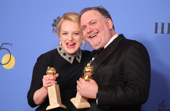 Elisabeth Moss ir Bruce'as Milleris